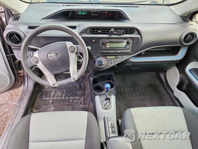 Zdjęcie 8 z 12 samochodu: 2013 TOYOTA PRIUS C TWO VIN:JTDKDTB3XD1540140 - miniatura