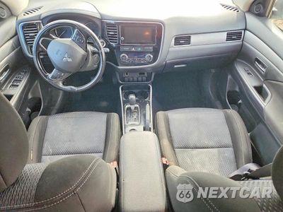 Zdjęcie 8 z 13 samochodu: 2017 MITSUBISHI OUTLANDER SE VIN:JA4AD3A30HZ008233 - miniatura