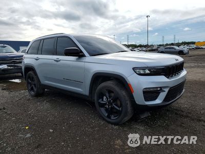 Czwarte zdjęcie samochodu z boku: 2023 JEEP GRAND CHEROKEE LIMITED VIN:1C4RJHBG5PC667006 - miniatura