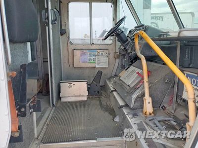 Zdjęcie 7 z 12 samochodu: 2001 FREIGHTLINER MT45G CHASSIS DELIVERY TRUCK VIN:4UZAANBW91CJ66920 - miniatura