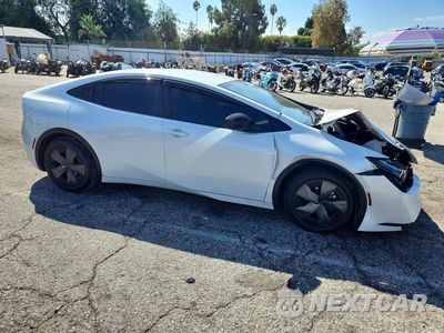 Czwarte zdjęcie samochodu z boku: 2024 TOYOTA PRIUS LE VIN:JTDACAAU1R3046838 - miniatura