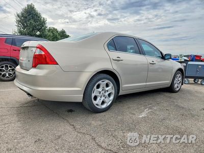 Trzecie zdjęcie samochodu z tyłu: 2010 FORD FUSION SE VIN:3FAHP0HA0AR381223 - miniatura