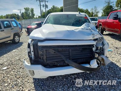 Piąte zdjęcie samochodu w środku: 2018 CHEVROLET SILVERADO K1500 LT VIN:1GCNKREC7JZ232969 - miniatura