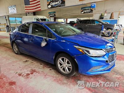 Czwarte zdjęcie samochodu z boku: 2018 CHEVROLET CRUZE LT VIN:1G1BE5SM7J7203797 - miniatura