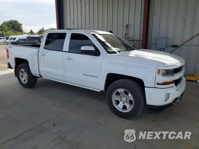 Czwarte zdjęcie samochodu z boku: 2018 CHEVROLET SILVERADO K1500 LT VIN:3GCUKREC5JG261091 - miniatura
