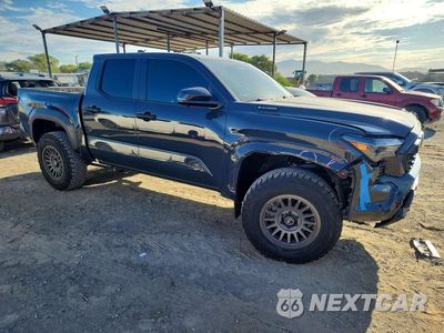 Czwarte zdjęcie samochodu z boku: 2024 TOYOTA TACOMA TRD OFF-ROAD HV VIN:3TYLC5LN9RT007911 - miniatura