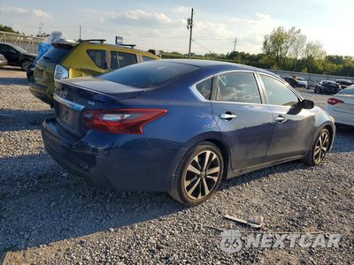 Trzecie zdjęcie samochodu z tyłu: 2017 NISSAN ALTIMA 2.5 SR VIN:1N4AL3AP2HC268377 - miniatura