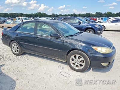 Czwarte zdjęcie samochodu z boku: 2005 TOYOTA CAMRY XLE VIN:4T1BE32K65U429861 - miniatura