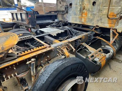 Zdjęcie 14 z 14 samochodu: 2019 VOLVO VNL SEMI TRUCK VIN:4V4NC9EH1KN873444 - miniatura