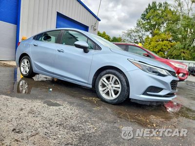 Czwarte zdjęcie samochodu z boku: 2018 CHEVROLET CRUZE LT VIN:1G1BE5SM0J7132376 - miniatura