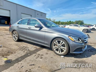 Czwarte zdjęcie samochodu z boku: 2018 MERCEDES-BENZ C 300 VIN:55SWF4JB2JU274088 - miniatura