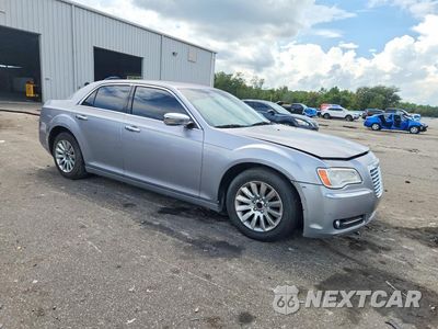 Czwarte zdjęcie samochodu z boku: 2014 CHRYSLER 300 VIN:2C3CCAAG7EH330098 - miniatura