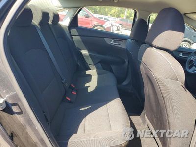 Zdjęcie 10 z 13 samochodu: 2019 KIA FORTE LXS VIN:3KPF24AD7KE077651 - miniatura