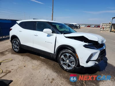 Czwarte zdjęcie samochodu z boku: 2026 CHEVROLET BLAZER 2LT VIN:3GNKBCR44TS165841 - miniatura
