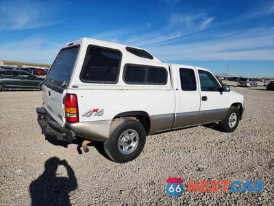 Trzecie zdjęcie samochodu z tyłu: 2001 GMC NEW SIERRA K1500 VIN:2GTEK19T111305080 - miniatura