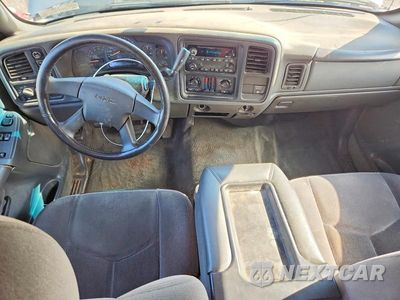 Zdjęcie 8 z 12 samochodu: 2003 GMC NEW SIERRA K1500 VIN:1GTEK19V83E143001 - miniatura