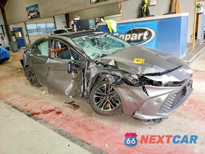 Czwarte zdjęcie samochodu z boku: 2025 TOYOTA CAMRY XLE VIN:4T1DAACK4SU557874 - miniatura