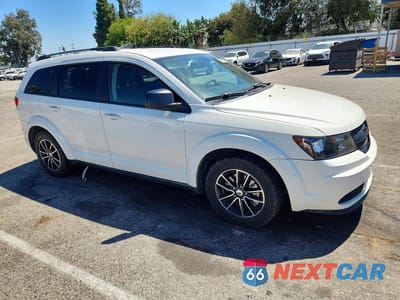 Czwarte zdjęcie samochodu z boku: 2018 DODGE JOURNEY SE VIN:3C4PDCAB3JT383814 - miniatura