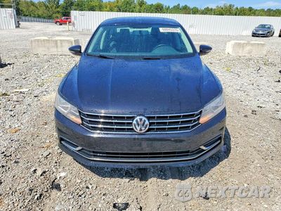Piąte zdjęcie samochodu w środku: 2018 VOLKSWAGEN PASSAT SE VIN:1VWBA7A3XJC016548 - miniatura