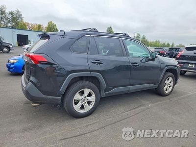 Trzecie zdjęcie samochodu z tyłu: 2021 TOYOTA RAV4 HYBRID XLE VIN:2T3R6RFVXMW019007 - miniatura