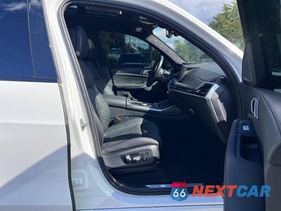 Piąte zdjęcie samochodu w środku: 2023 BMW X7 XDRIVE40I VIN:5UX23EM05P9P84249 - miniatura