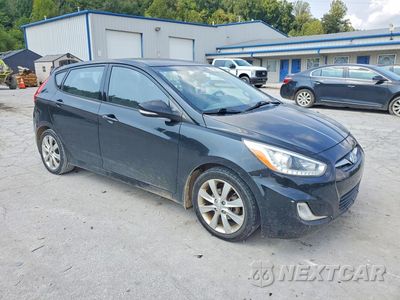 Czwarte zdjęcie samochodu z boku: 2014 HYUNDAI ACCENT SE VIN:KMHCU5AEXEU150265 - miniatura