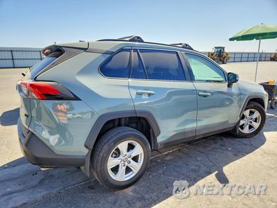 Trzecie zdjęcie samochodu z tyłu: 2021 TOYOTA RAV4 XLE VIN:2T3W1RFV2MW159148 - miniatura