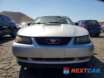 Piąte zdjęcie samochodu w środku: 2001 FORD MUSTANG VIN:1FAFP40421F165729 - miniatura