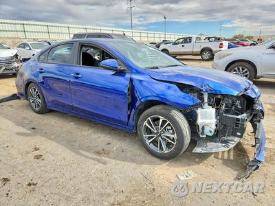 Czwarte zdjęcie samochodu z boku: 2023 KIA FORTE LXS VIN:3KPF24AD7PE686343 - miniatura