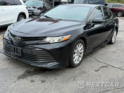 2018 TOYOTA CAMRY LE 4T1B11HK3JU045926 - główne zdjęcie licytacji z USA - miniatura