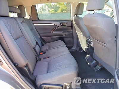 Zdjęcie 10 z 12 samochodu: 2017 TOYOTA HIGHLANDER LE VIN:5TDZARFH2HS030440 - miniatura