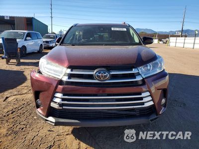 Piąte zdjęcie samochodu w środku: 2017 TOYOTA HIGHLANDER XLE VIN:5TDJZRFHXHS382588 - miniatura