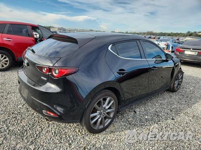 Trzecie zdjęcie samochodu z tyłu: 2024 MAZDA 3 PREFERRED VIN:JM1BPALM5R1717803 - miniatura