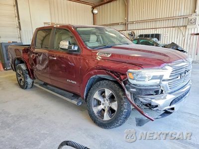 Czwarte zdjęcie samochodu z boku: 2021 RAM 1500 LARAMIE VIN:1C6SRFJM1MN830859 - miniatura