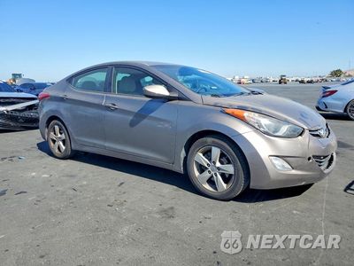 Czwarte zdjęcie samochodu z boku: 2012 HYUNDAI ELANTRA GLS VIN:5NPDH4AE8CH071059 - miniatura
