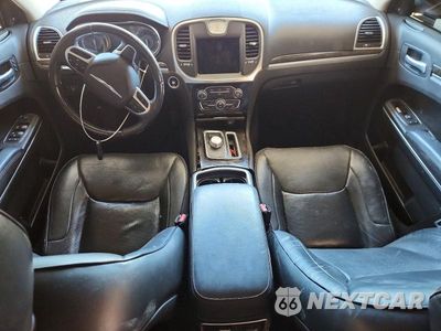 Zdjęcie 8 z 13 samochodu: 2018 CHRYSLER 300 LIMITED VIN:2C3CCAEG0JH152569 - miniatura