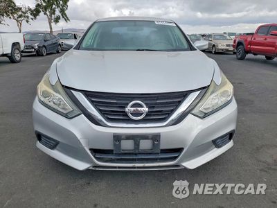 Piąte zdjęcie samochodu w środku: 2018 NISSAN ALTIMA 2.5 S VIN:1N4AL3AP6JC142612 - miniatura