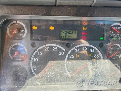 Zdjęcie 9 z 13 samochodu: 2016 FREIGHTLINER CASCADIA 113 VIN:1FUJGBDV7GLBW4500 - miniatura