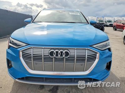 Piąte zdjęcie samochodu w środku: 2019 AUDI E-TRON PREMIUM PLUS VIN:WA1LABGE3KB012765 - miniatura