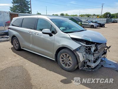 Czwarte zdjęcie samochodu z boku: 2021 TOYOTA SIENNA XLE VIN:5TDYSKFCXMS014615 - miniatura
