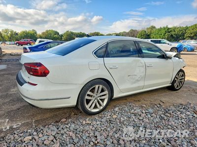 Trzecie zdjęcie samochodu z tyłu: 2018 VOLKSWAGEN PASSAT SE VIN:1VWBA7A37JC027233 - miniatura