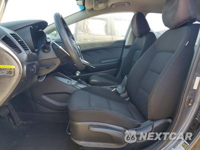Zdjęcie 7 z 12 samochodu: 2016 KIA FORTE LX VIN:KNAFK4A6XG5613915 - miniatura