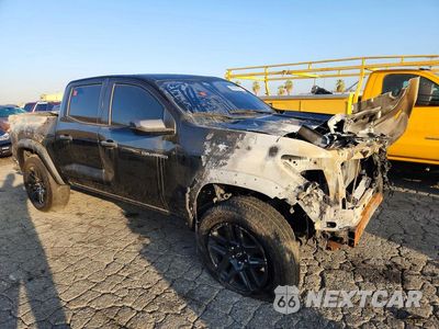 Czwarte zdjęcie samochodu z boku: 2025 CHEVROLET COLORADO TRAIL BOSS VIN:1GCPTEEK8S1146057 - miniatura