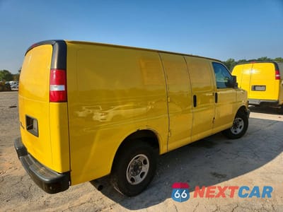 Trzecie zdjęcie samochodu z tyłu: 2020 CHEVROLET EXPRESS G2500 VIN:1GCWGAFPXL1226884 - miniatura