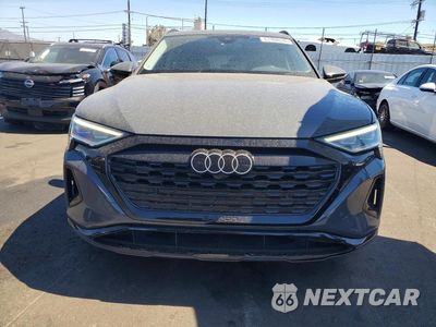 Piąte zdjęcie samochodu w środku: 2024 AUDI Q8 E-TRON PREMIUM VIN:WA14AAGE8RB054678 - miniatura
