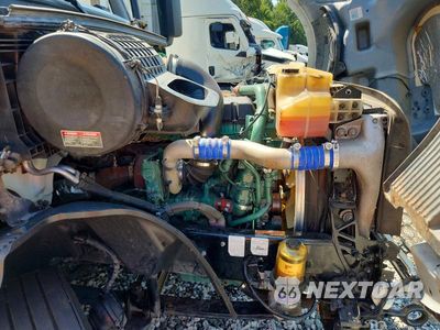 Zdjęcie 10 z 13 samochodu: 2024 VOLVO VNL SEMI TRUCK VIN:4V4NC9EH6RN654943 - miniatura