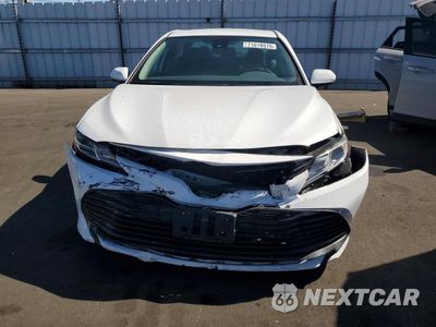 Piąte zdjęcie samochodu w środku: 2019 TOYOTA CAMRY LE VIN:4T1B11HK7KU737964 - miniatura