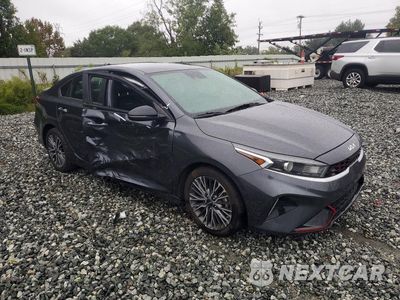 Czwarte zdjęcie samochodu z boku: 2023 KIA FORTE GT LINE VIN:3KPF54AD6PE536392 - miniatura