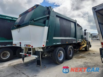 Trzecie zdjęcie samochodu z tyłu: 2016 MACK LEU613 REFUSE TRUCK VIN:1M2AU04C6GM060411 - miniatura