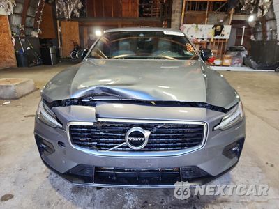 Piąte zdjęcie samochodu w środku: 2019 VOLVO S60 T6 R-DESIGN VIN:7JRA22TM0KG014016 - miniatura